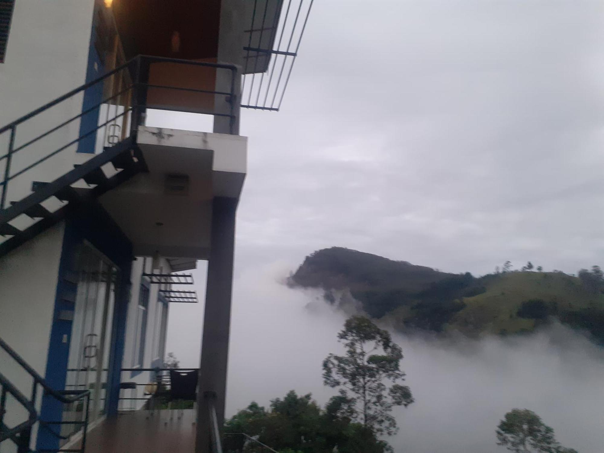 Ella Floating View Bed & Breakfast Bagian luar foto